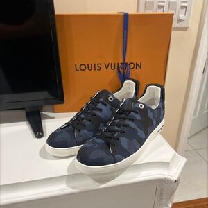 BNIB Louis Vuitton mens size 10 sneakers